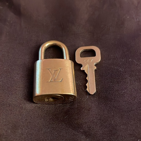 Louis Vuitton Lock and Key - Picture 3 of 7